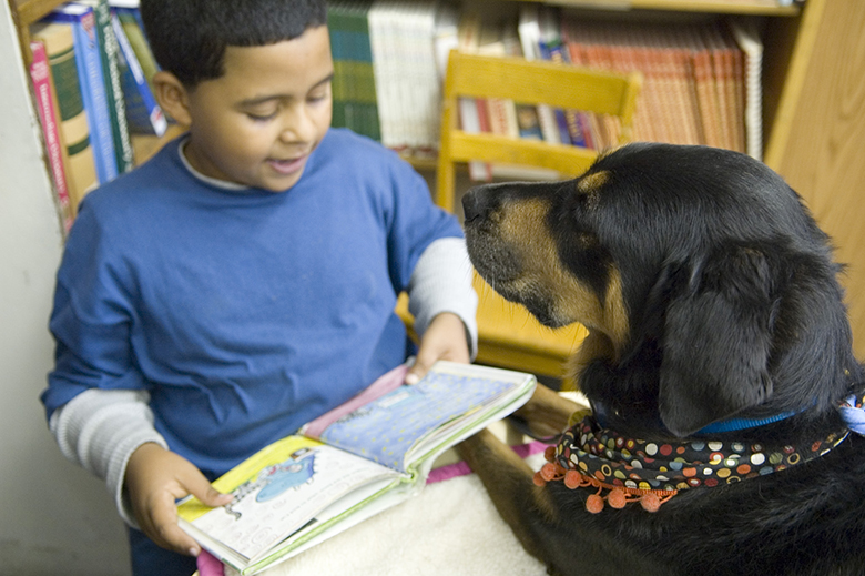 student reading to Good Dog