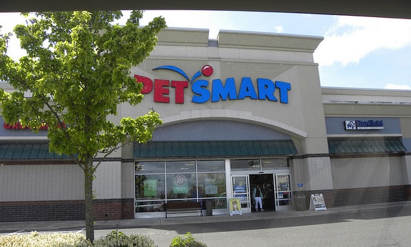 PetSmart is a pet store in a parking lot.